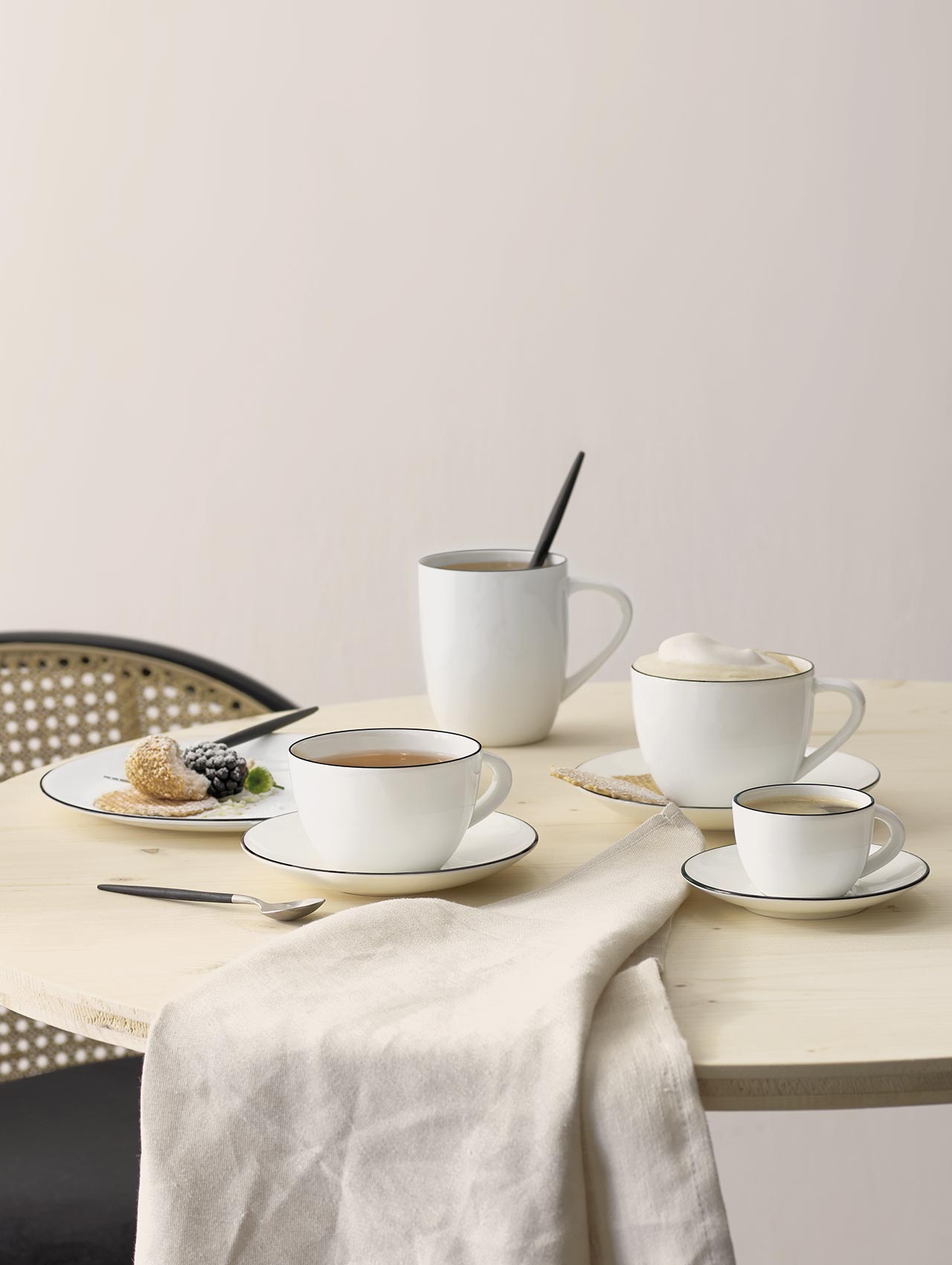 VI atable-Ligne-noire-Kaffee1_fd7ffcf7-5fe4-4608-9495-96efbfc02bbd.jpg